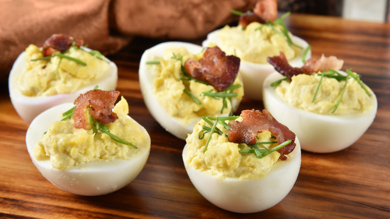 deviled eggs with bacon