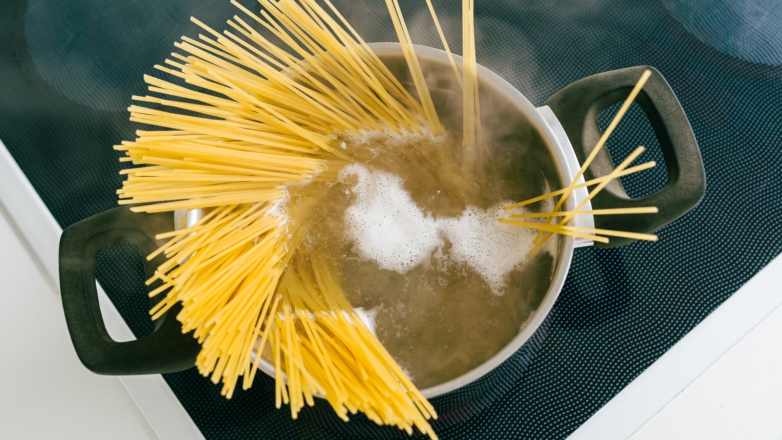 the-size-of-your-saucepan-can-make-or-break-your-pasta-dish