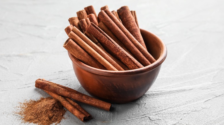 Cinnamon sticks and ground cinnamon