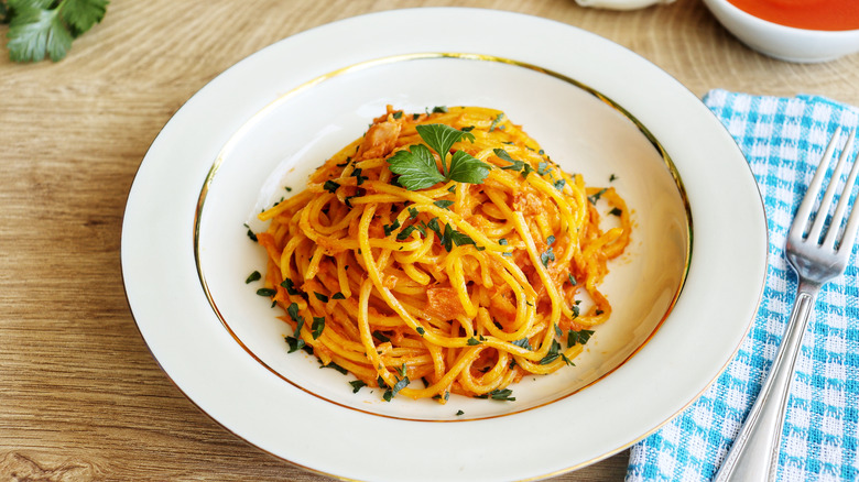 Spaghetti with canned tuna 