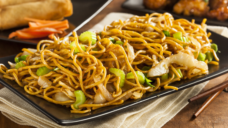 Chicken lo mein