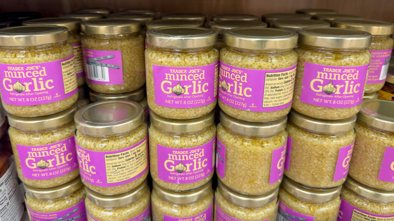 jars of minced garlic at grocery store