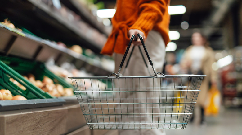 Empty shopping basket