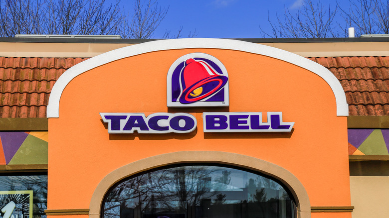 Front of a Taco Bell