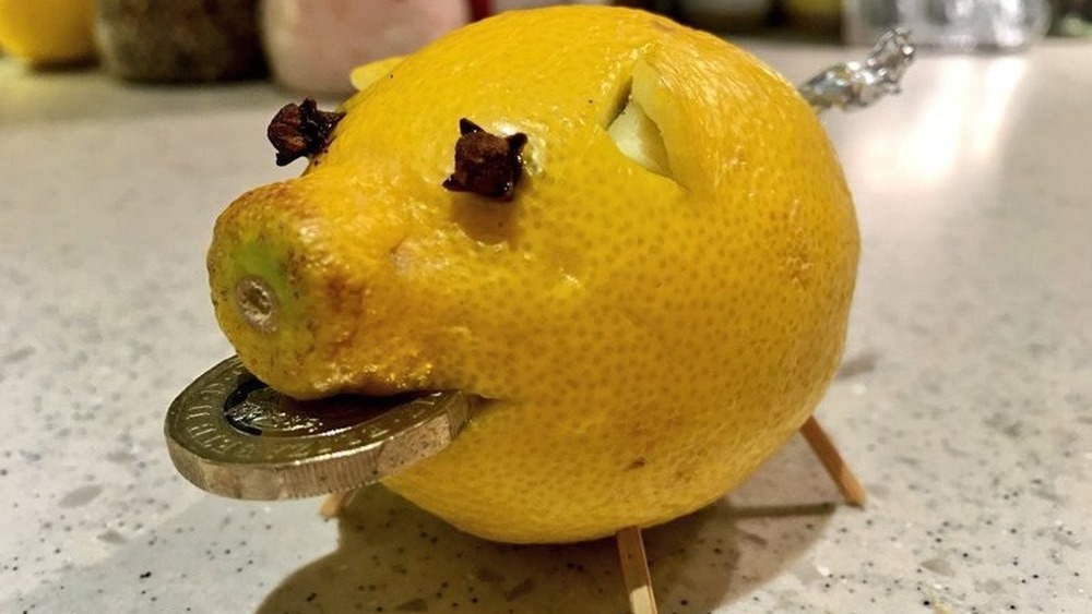 Lemon pig with aluminum tail 