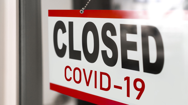 Business sign reading "Closed" for Covid-19