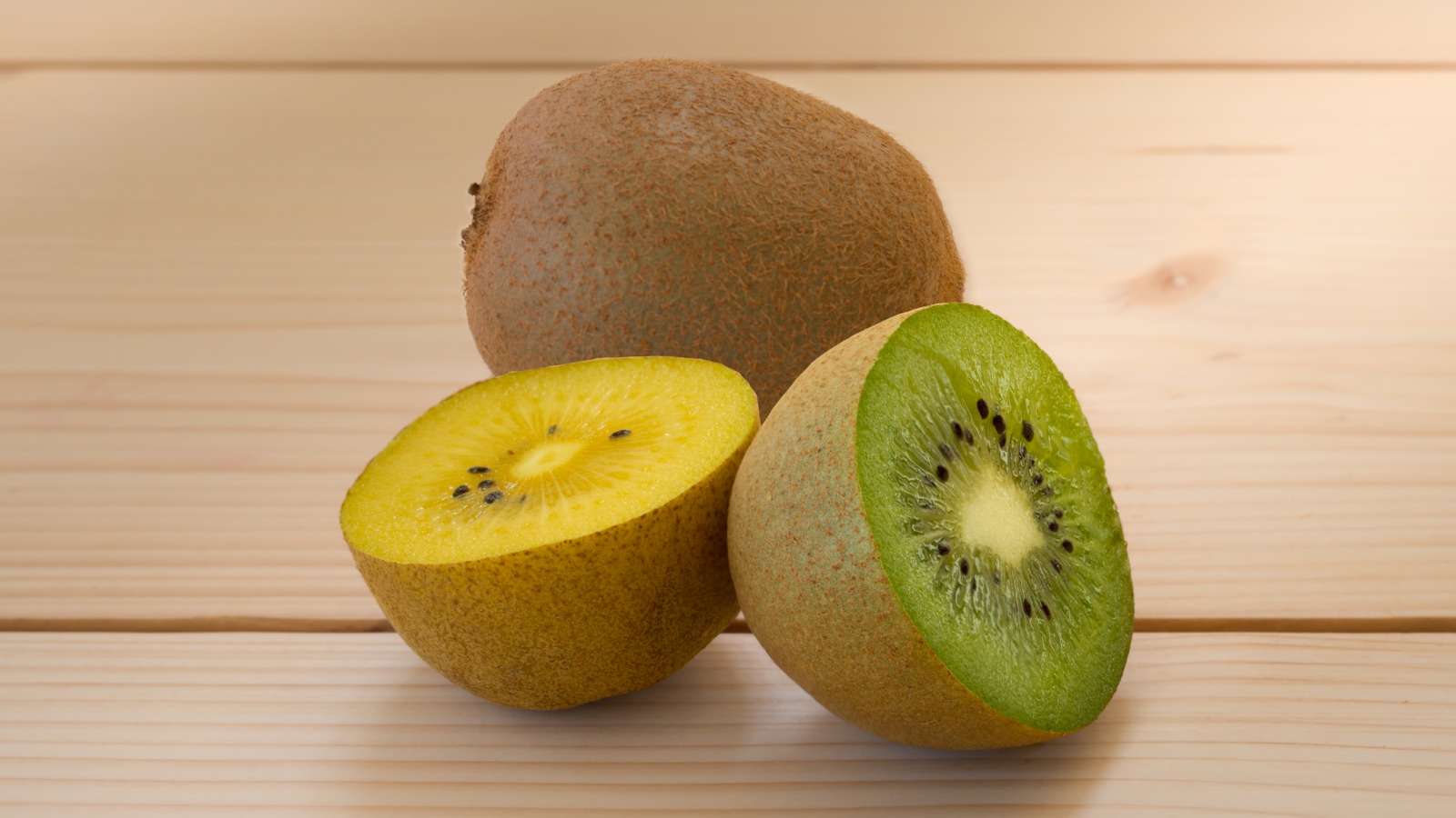 The Subtle Difference Between Green Kiwifruit Gold And Kiwifruit