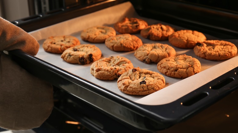 chocolate chunk cookies, oven