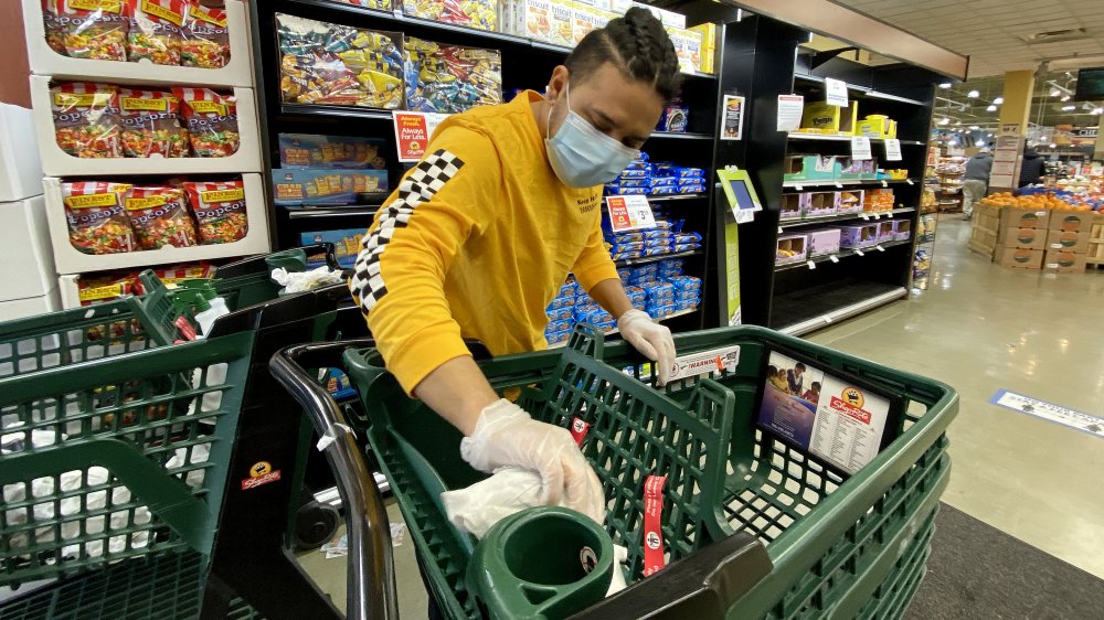 Sanitizing shopping cart