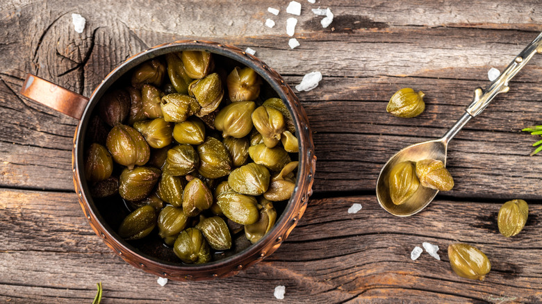 Capers in a bowl