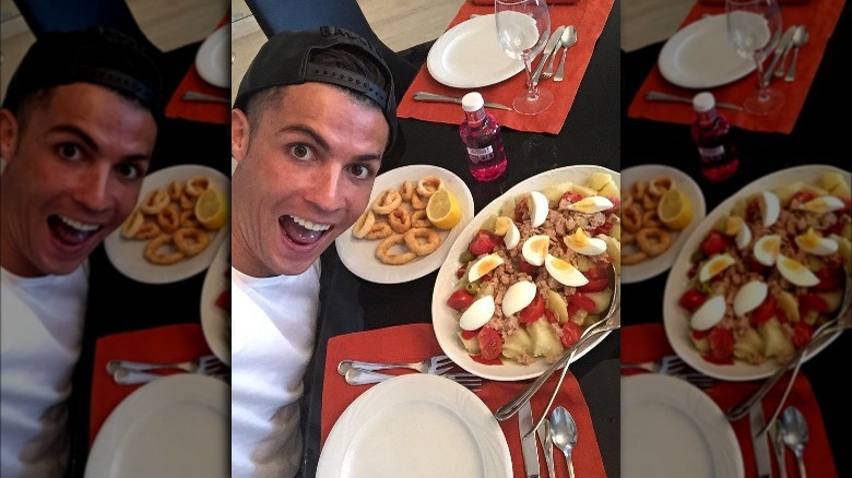 Cristiano Ronaldo takes selfie with food