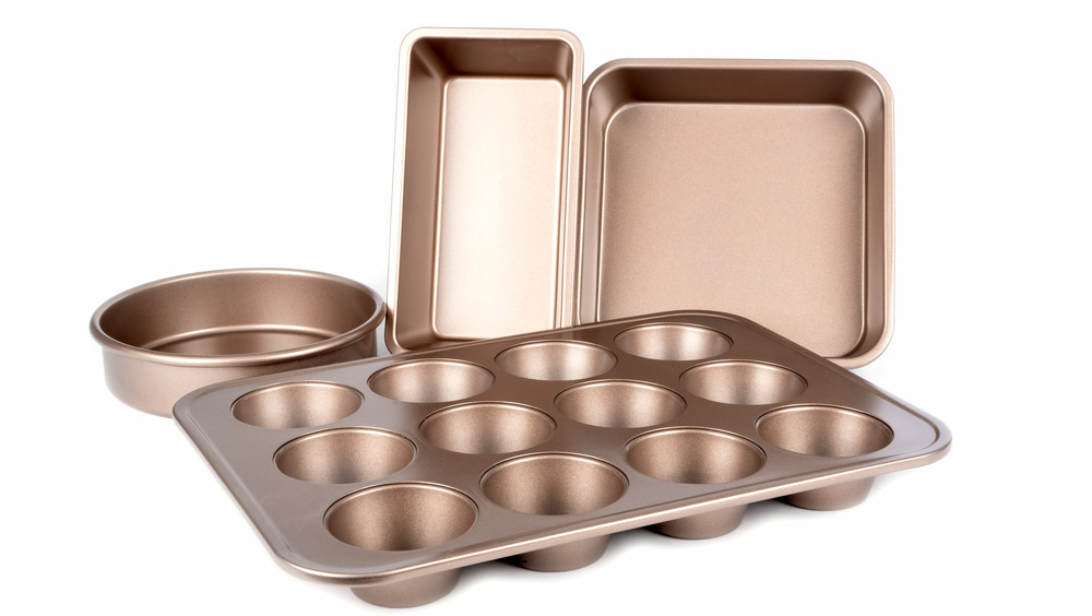 Metal bakeware set