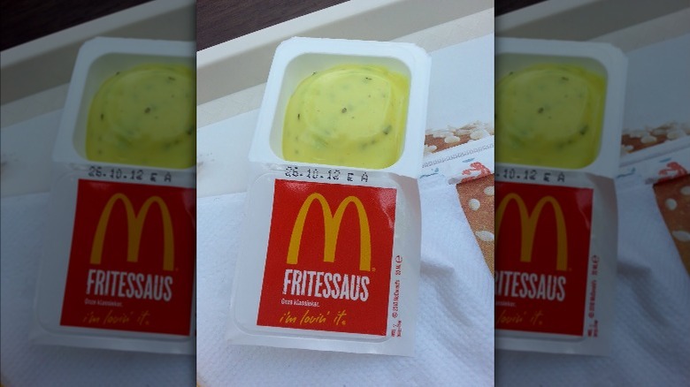 open container of McDonald's fritessaus 