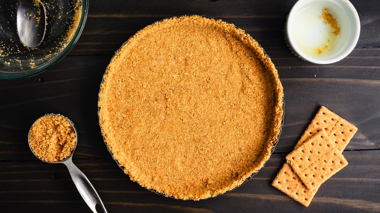 Graham cracker crust and ingredients