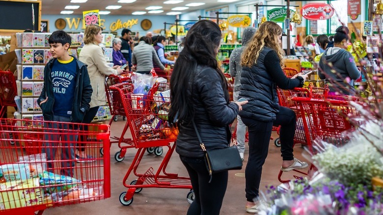 trader joe's checkout line