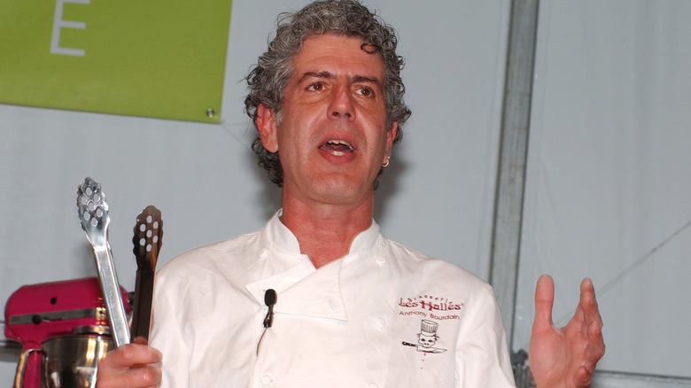 Anthony Bourdain in front of Les Halles restaurant