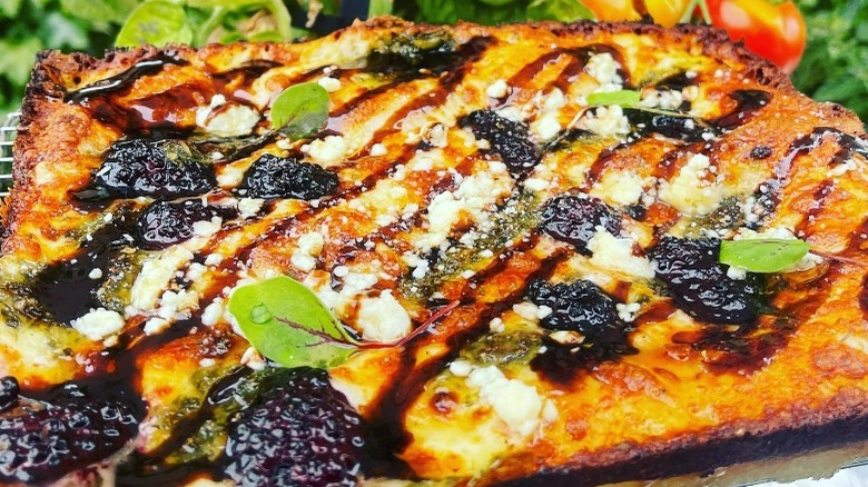 Moto blackberry pizza