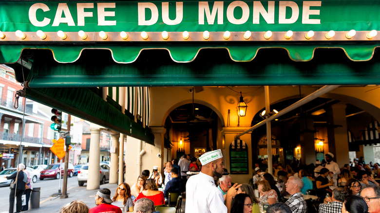 outside seating area of Cafe du Monde in New Orleans