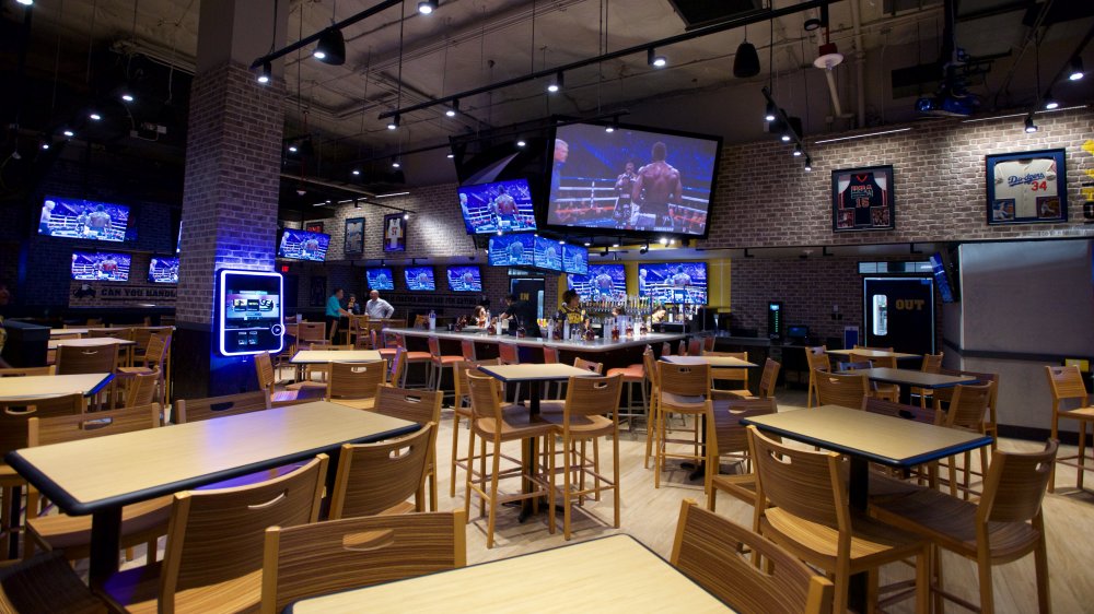 buffalo wild wings interior