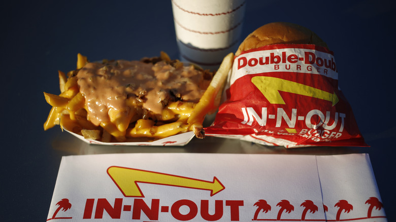 in-n-out burger fries animal style