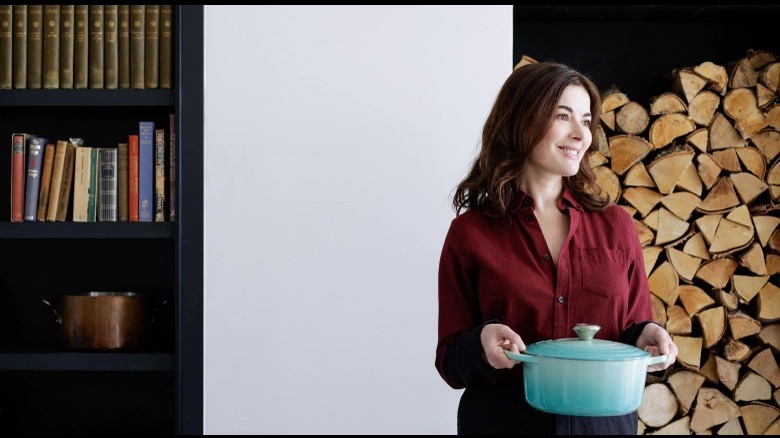 Nigella Lawson holding a dutch oven