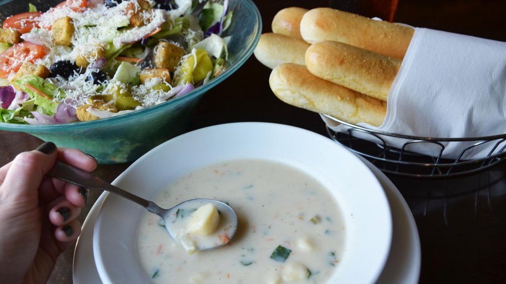 Olive Garden soup salad breadsticks