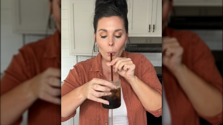 TikToker tries "healthy coke" recipe