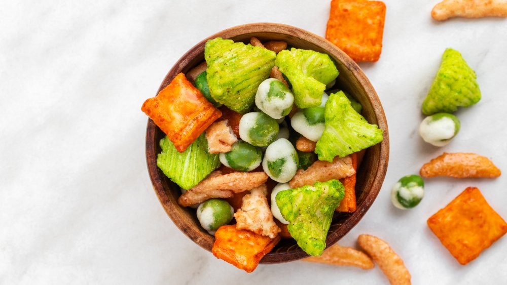 Wasabi pea snack mix