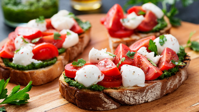The Tuscan Appetizer That's Bruschetta's Older Cousin