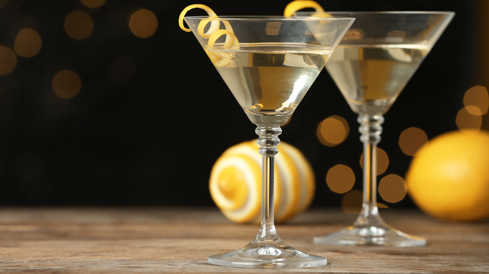 Vodka martinis with lemon peel