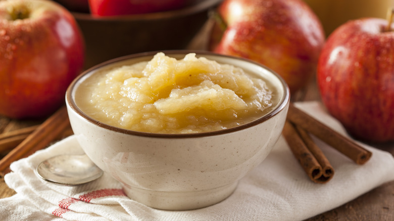 bowl of applesauce with apples