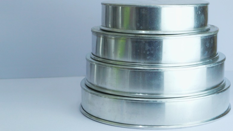 Different sizes of cake pans