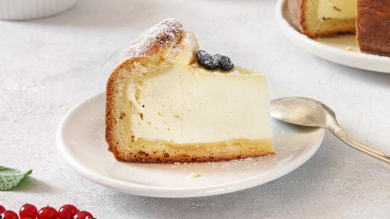 Käsekuchen cheesecake slice