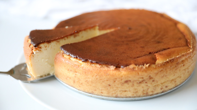 ricotta cheesecake with slice