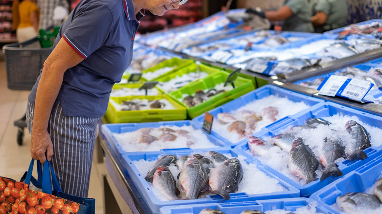 selecting fresh fish