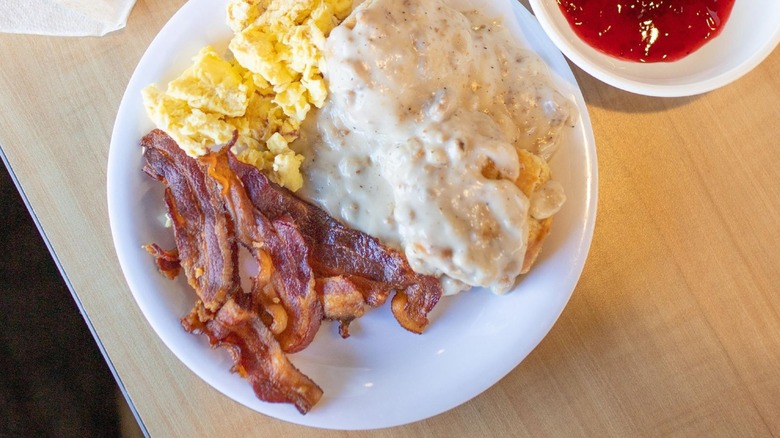 What Time Does Golden Corral Breakfast End? The Complete Guide