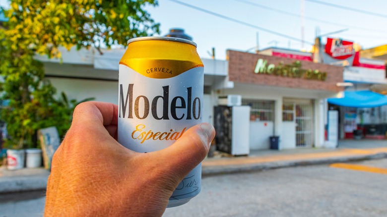 Man holding Modelo Especial