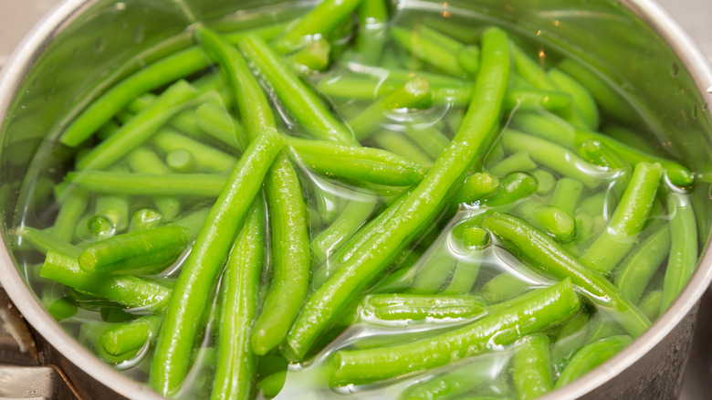 green beans in pot