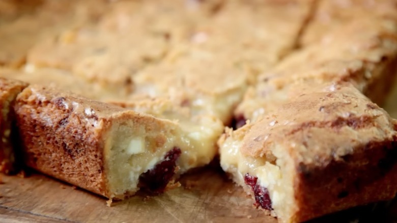 A screen shot of Gordon Ramsey's blondies with white chocolate and dried cranberries inside