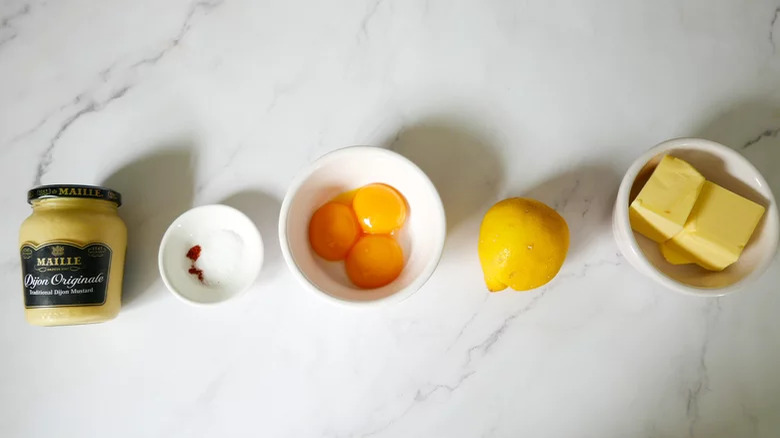 Hollandaise sauce ingredients