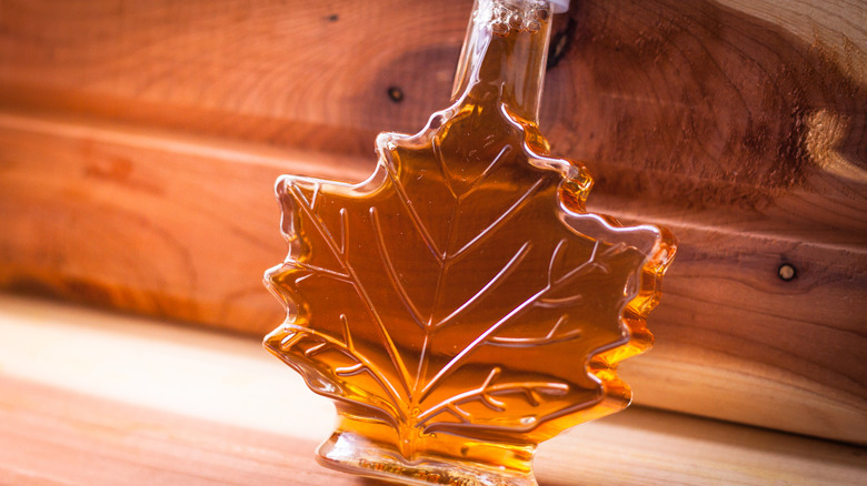 maple syrup glass bottle