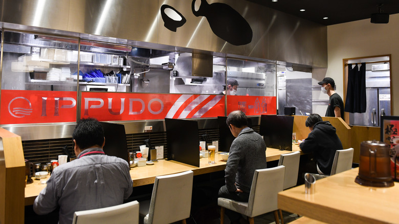 diners at Ippudo