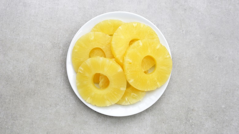 Canned pineapple rings on plate