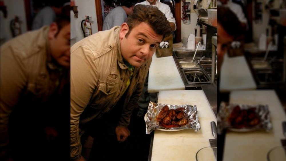 Adam Richman eating Hot wings