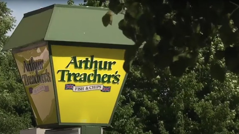 Arthur Treacher exterior sign