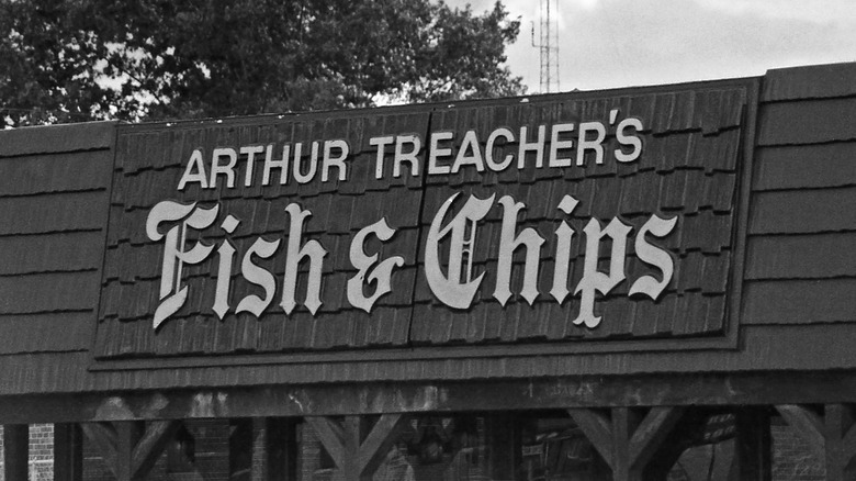 Arthur Treacher's sign