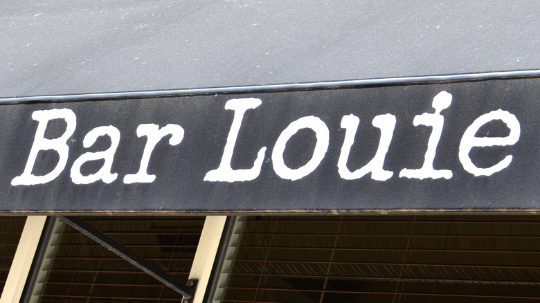 Bar Louie black awning