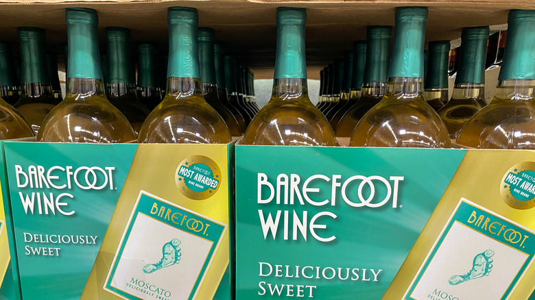 barefoot wine moscato on shelf