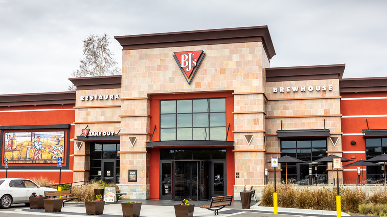 BJ's Brewhouse exterior 