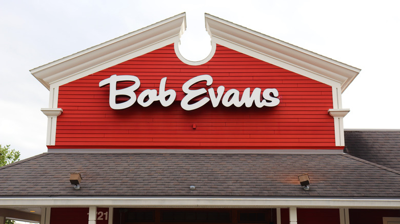 Bob Evans restaurant exterior 